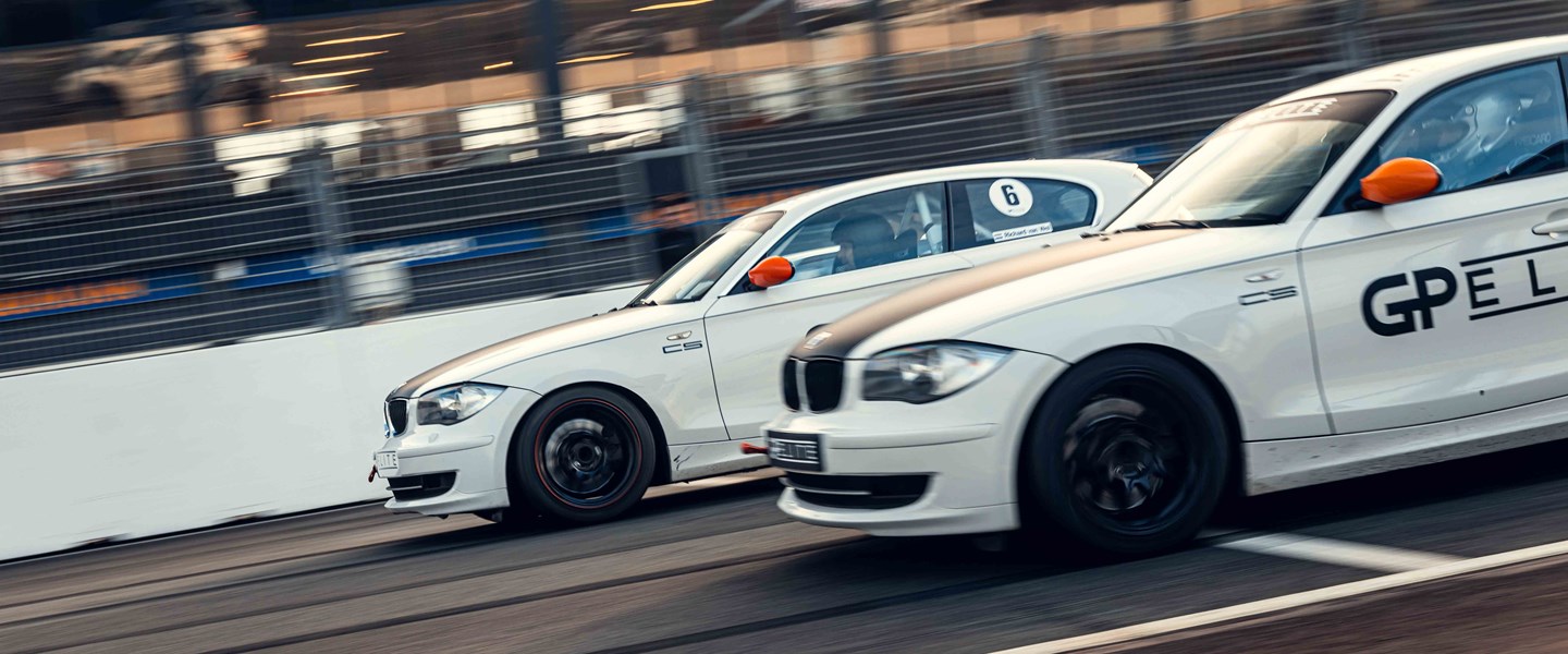 BMW 130i's op Zandvoort tijdens de KNAF Coureuropleiding racelicentie examens